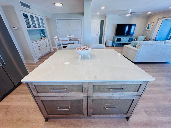 Building Photo - 555 Gulf Way