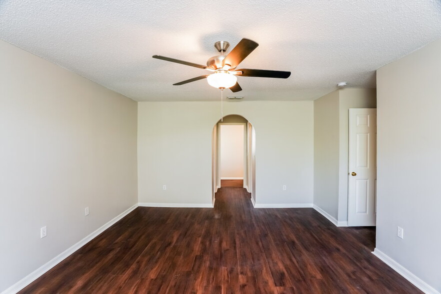 Building Photo - 1707 Alhambra Crest Dr