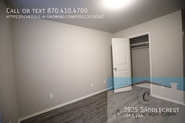 Building Photo - Move in special $700!! Beautiful 3 bed / 2...