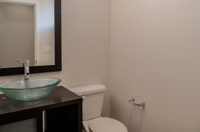 Building Photo - Spacious 1,884 sq ft 3bd 2.5bth home w/ loft & 2 car garage!