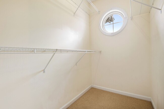 Building Photo - Conveniently located 2-bedroom, 2.5-bathroom home in Morrisville, NC