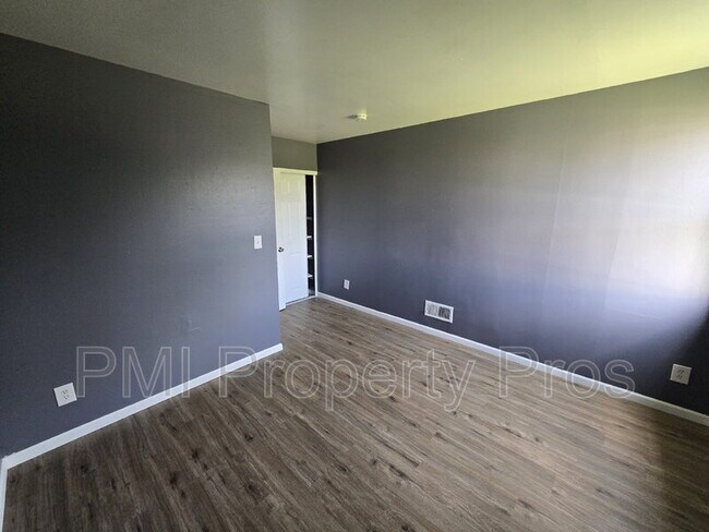 Building Photo - 8842 N 95th St