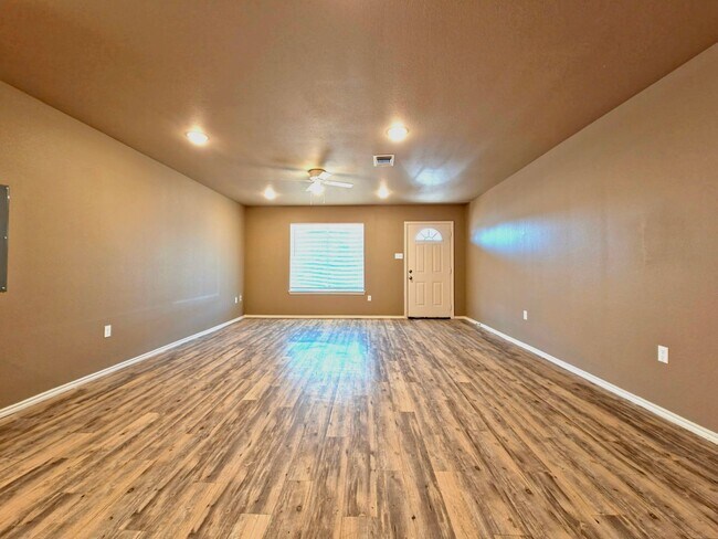 Building Photo - Cozy 3/2/1 in Northeast Lubbock