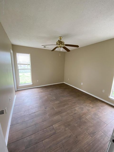 Building Photo - 4253 Brighton Dr
