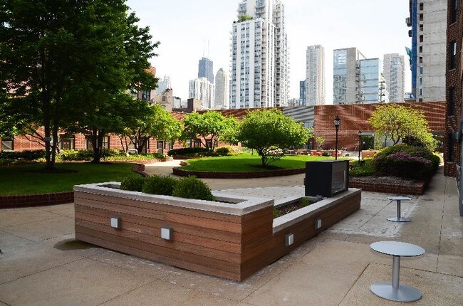 Building Photo - 326 W Illinois St