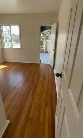 Building Photo - 10063 Faywood St