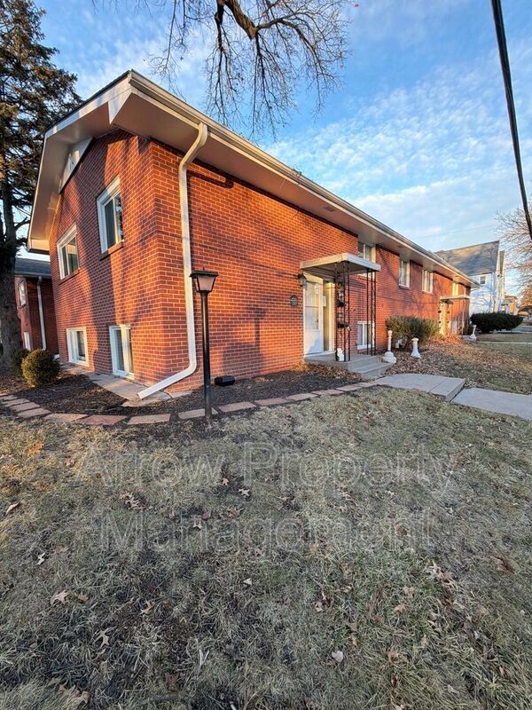 Building Photo - 2000 Washington St