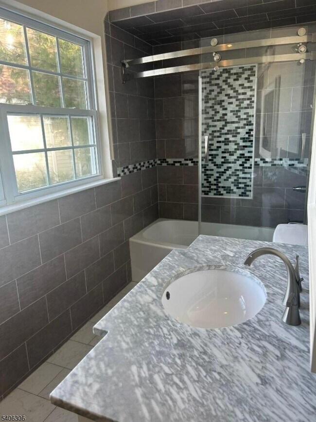 Building Photo - 226 Winding Hill Dr