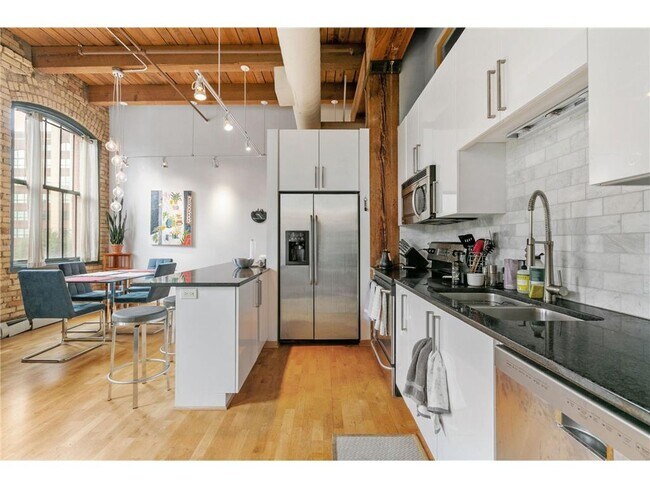 Building Photo - 400 N 1st St