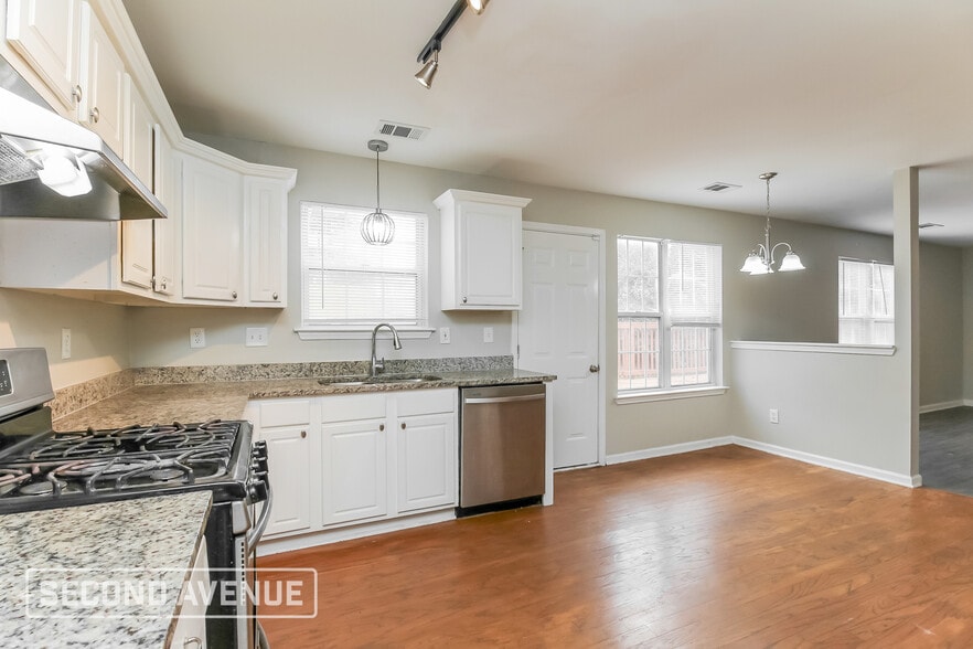 Building Photo - 5681 Spring Mill Cir