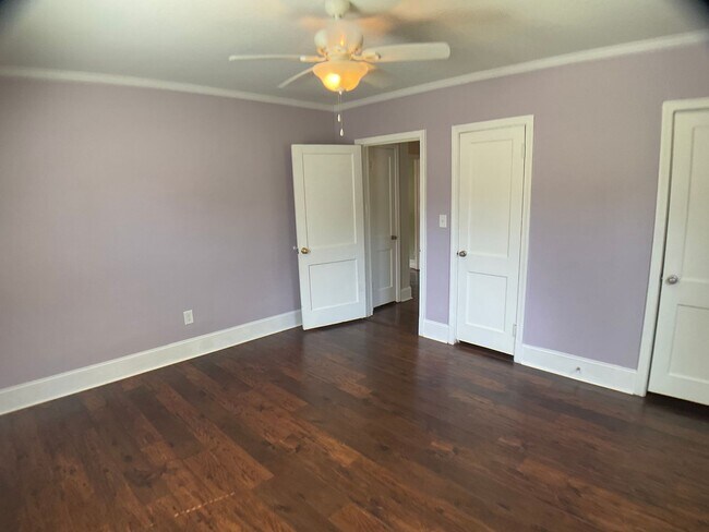 Building Photo - Well Kept Bungalow in Downtown Mebane!
