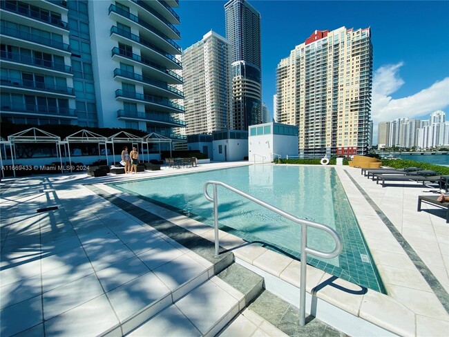 Building Photo - 1331 Brickell Bay Dr