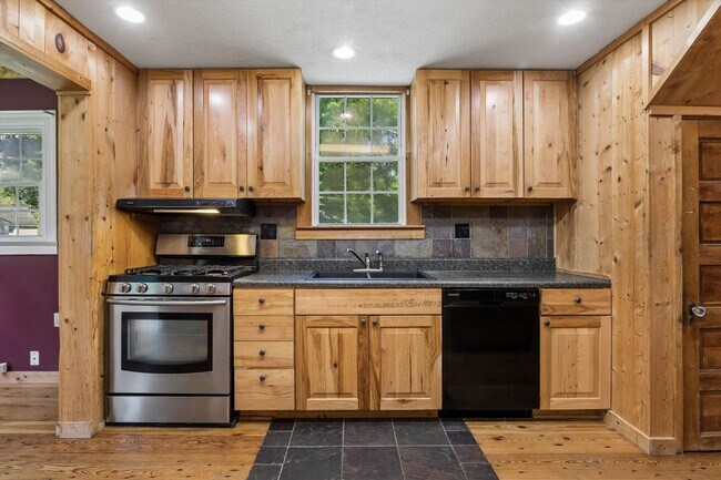 Building Photo - 144 Nelson Dr