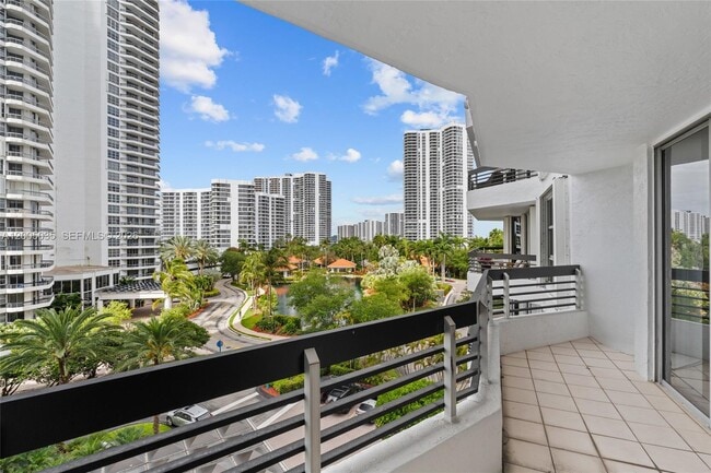 Building Photo - 19195 Mystic Pointe Dr