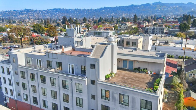 Building Photo - Acton Courtyard
