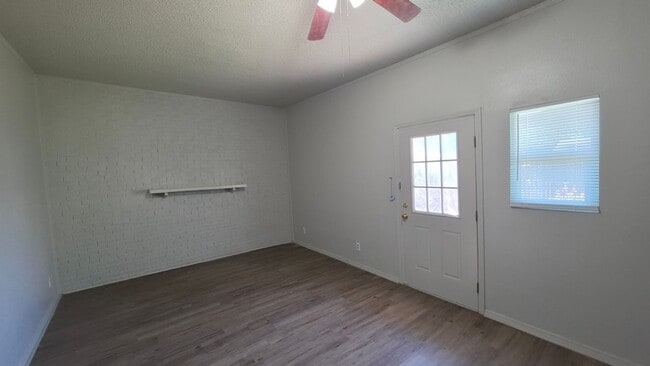 Building Photo - Spacious, Fresh, and Ready for Your Style: 3 Bed 2 Bath