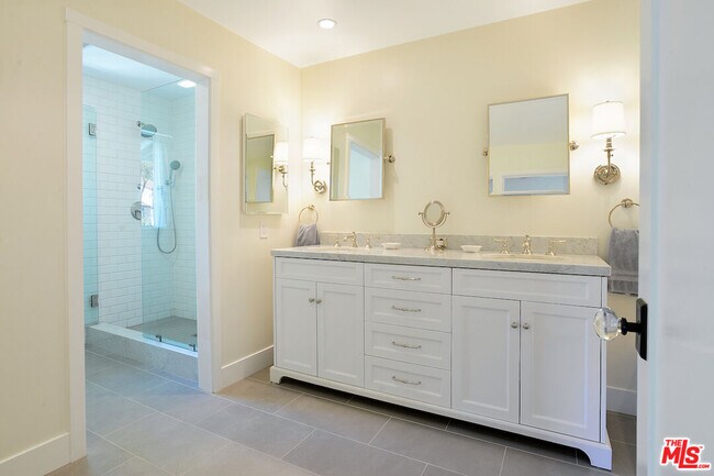 Building Photo - 17258 Palisades Cir
