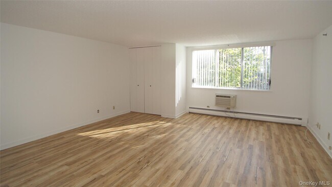 Building Photo - 14 Nosband Ave