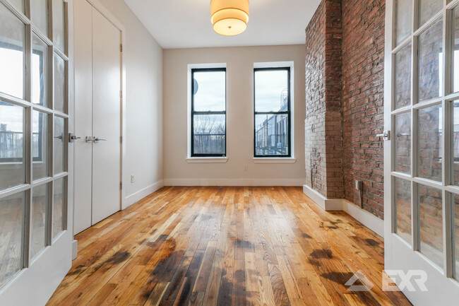 Building Photo - 862 Knickerbocker Ave