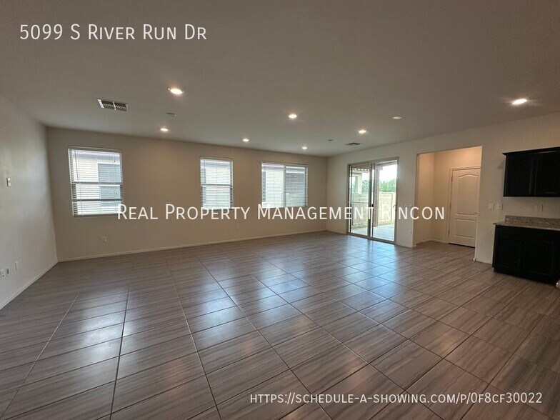 Building Photo - 5099 S River Run Dr