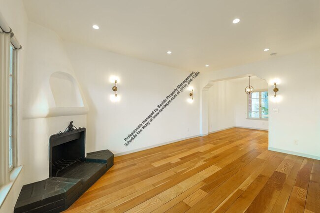 Building Photo - 31 Excelsior Ct