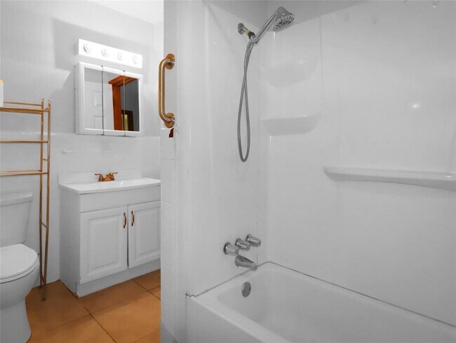 Building Photo - 205 Highland Dr