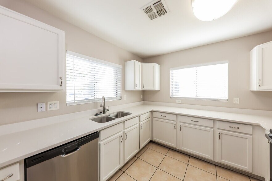 Building Photo - 7056 W Eva St