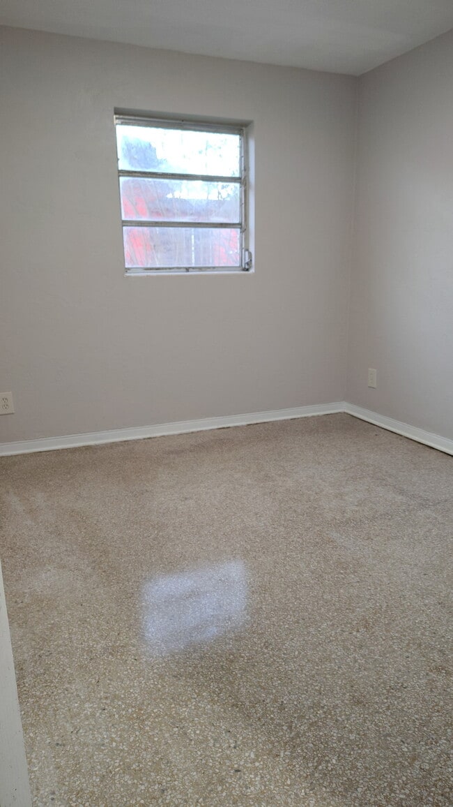 Building Photo - 1436 Primrose Ln