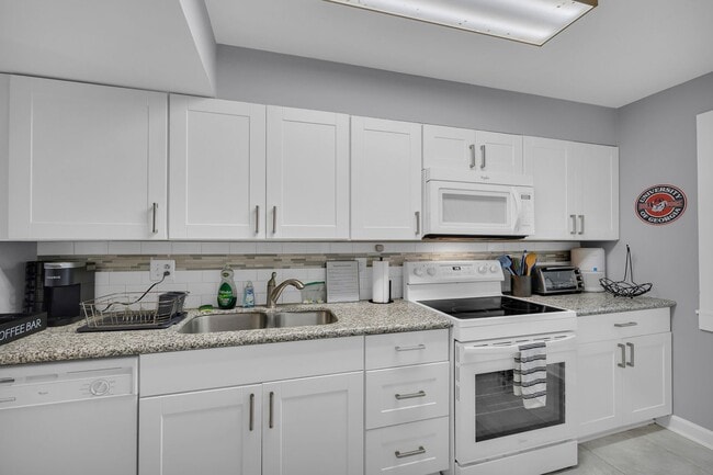 Building Photo - 290 Appleby Dr