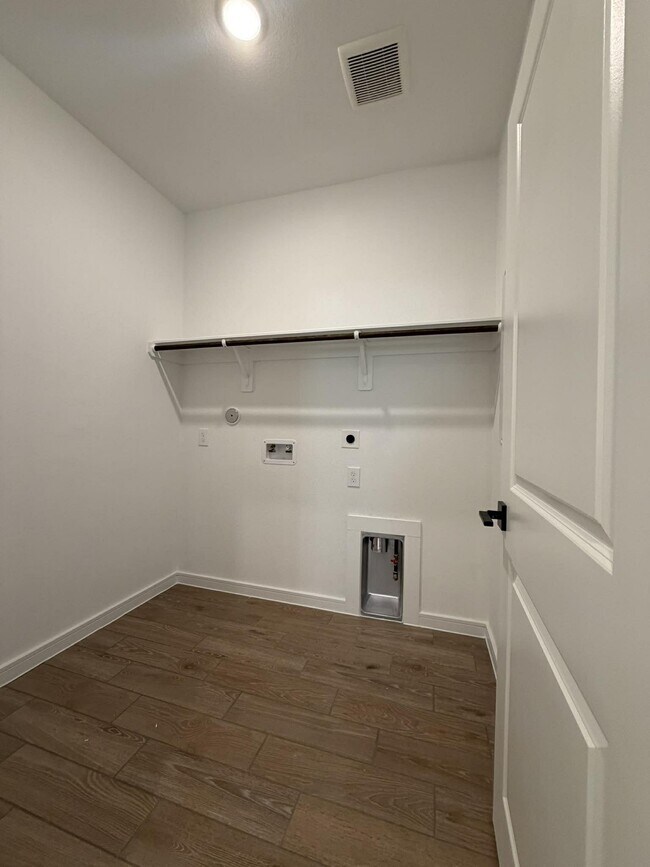 Building Photo - 4819 Legends Bay Dr