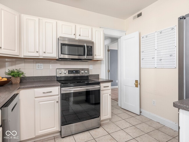 Building Photo - 2161 N Meridian St