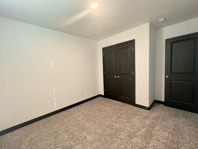 Building Photo - 447 Gallagher St