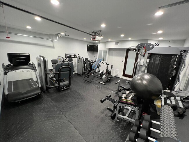 Building Photo - 13300 Biscayne Bay Terrace