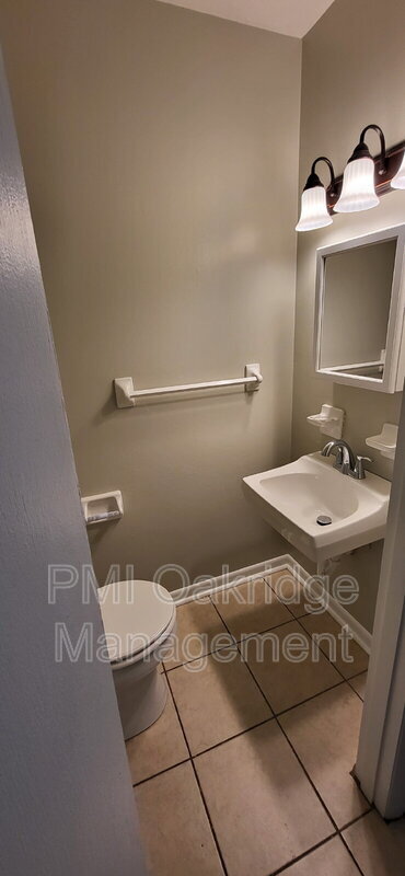 Building Photo - 460 Heather St