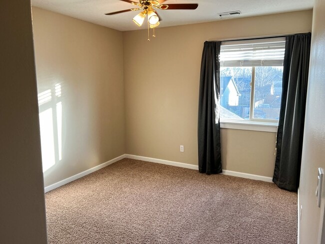 Building Photo - 1164 SW Sequoia Ln