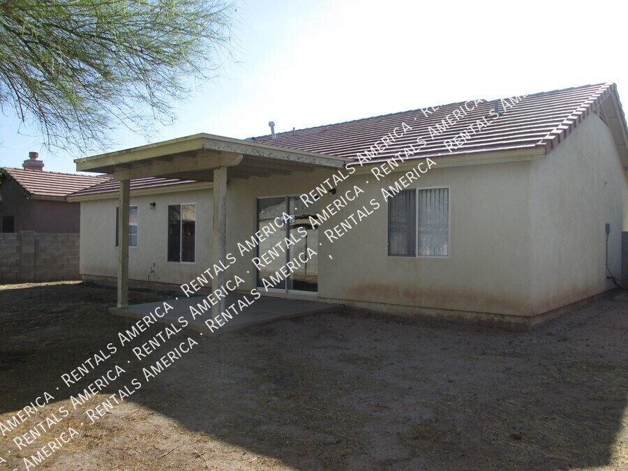 Building Photo - 144 S Mulberry St