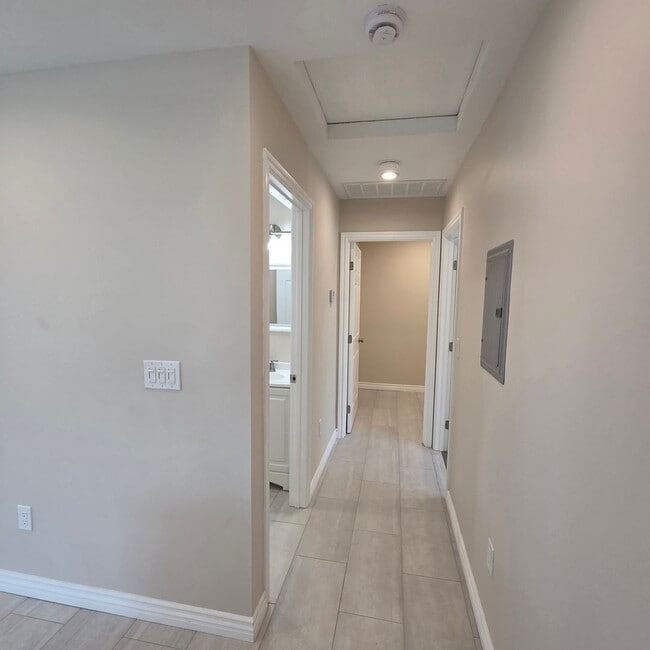 Building Photo - 5546 Sulphur Dr