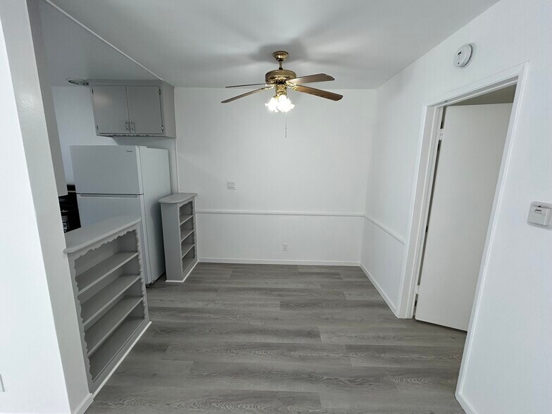 Building Photo - 1010 N Stanley Ave