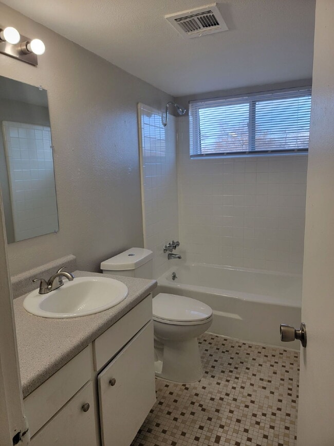 Building Photo - $99 Move In Special! 1 BR in Norman!