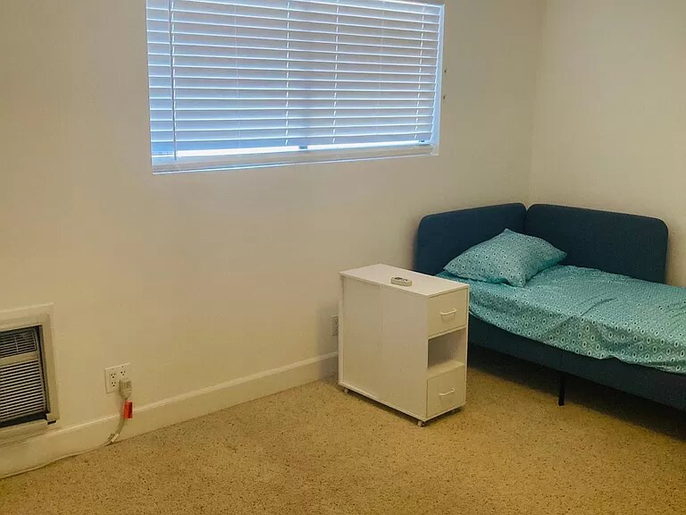 Building Photo - 10982 Roebling Ave