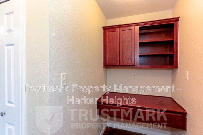 Building Photo - 5022-502205 205 Loop