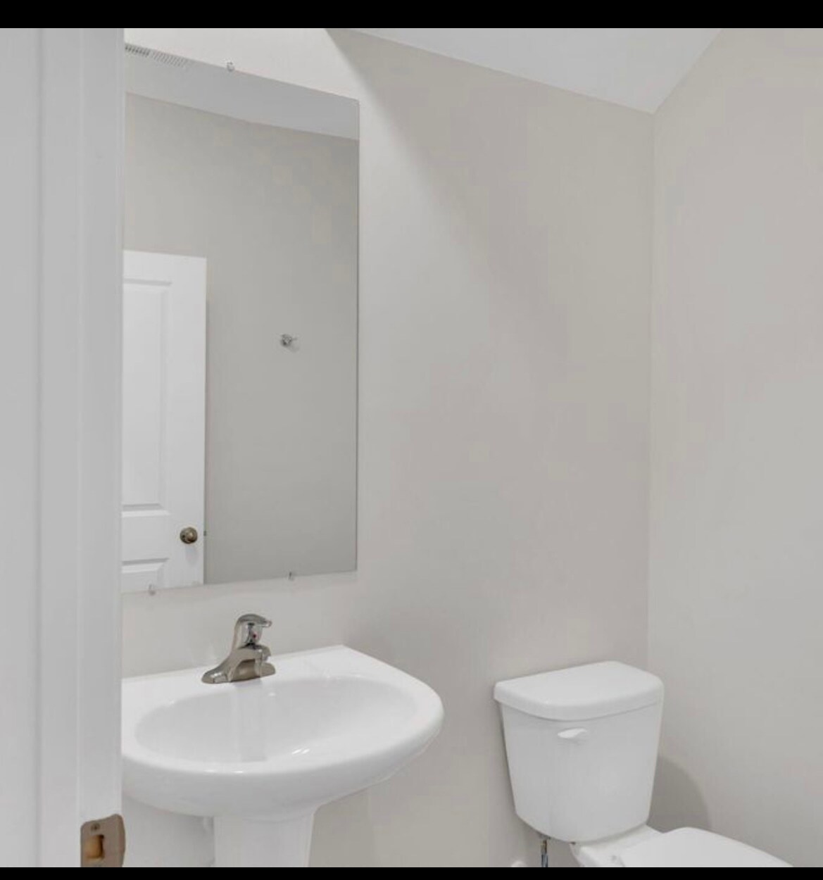 Building Photo - 530 Vogt Dr