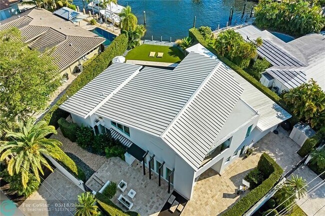 Building Photo - 2416 Bayview Dr