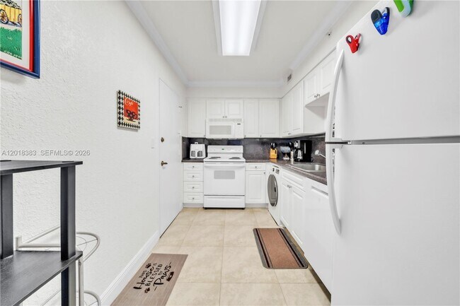 Building Photo - 2501 S Ocean Dr