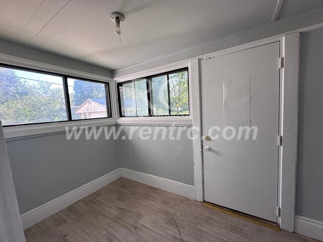 Building Photo - 1115 Harmon-