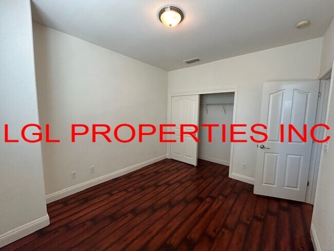 Building Photo - 2826 Maybrook Dr