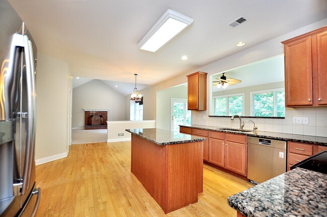 Building Photo - 34 Auburn Knoll