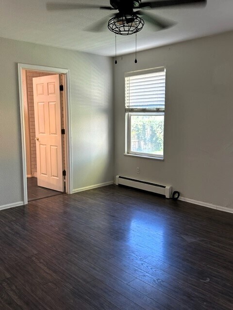 Building Photo - 425 Gold Rush Dr