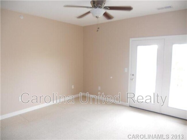 Building Photo - 10675 Hill Point Ct