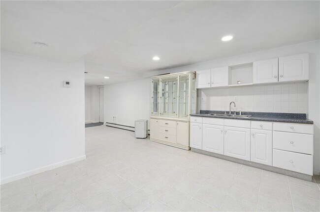 Building Photo - 42 Rollingwood Dr